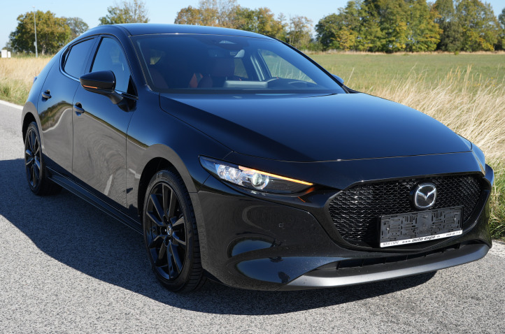 MAZDA 3 e-SKYACTIVE G150 | mHEV | NAGISA SPORT EDITION | KAMERA | BOSE® | ZÁRUKA do 02/2030 | 19.000 km | JET BLACK MISA