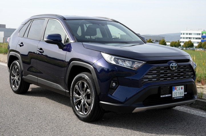 TOYOTA RAV4 2.5 AWD e-CVT Hybrid | 4X4 | Kamera | ZÁRUKA | LED | RADAR | 113.000 km | ACC | DEUTSCHLAND EDITION | TOP AUTO