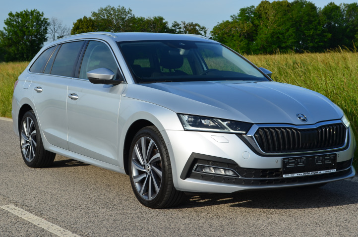 ŠKODA OCTAVIA COMBI 2.0 TDI DSG VIRTUAL COCPIT BI-MATRIX CRYSTAL KAMERA LED ADAPTIV TEMPO KESSY LANE SIDE ASSIST 18ALU