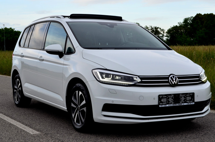 VOLKSWAGEN TOURAN 2.0 TDI DSG HIGHLINE UNITED WEBASTO PANORAMA KAMERA FULL LED 150PS ***TOP SERVIS***