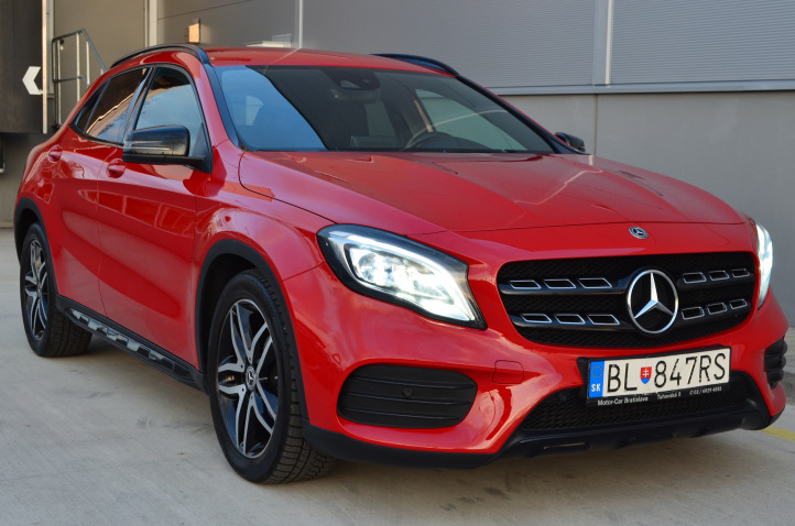 MERCEDES GLA 180 AMG NIGHT PAKET KAMERA TEMPOMAT ALCANTARA *** 2. MAJITEĽKA *** KUPOVANÉ NA SLOVENSKU ***